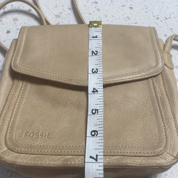 Fossil Crossbody Leather flap EUC light distressed leather Tan/Cream  7" SIze - Picture 8 of 9